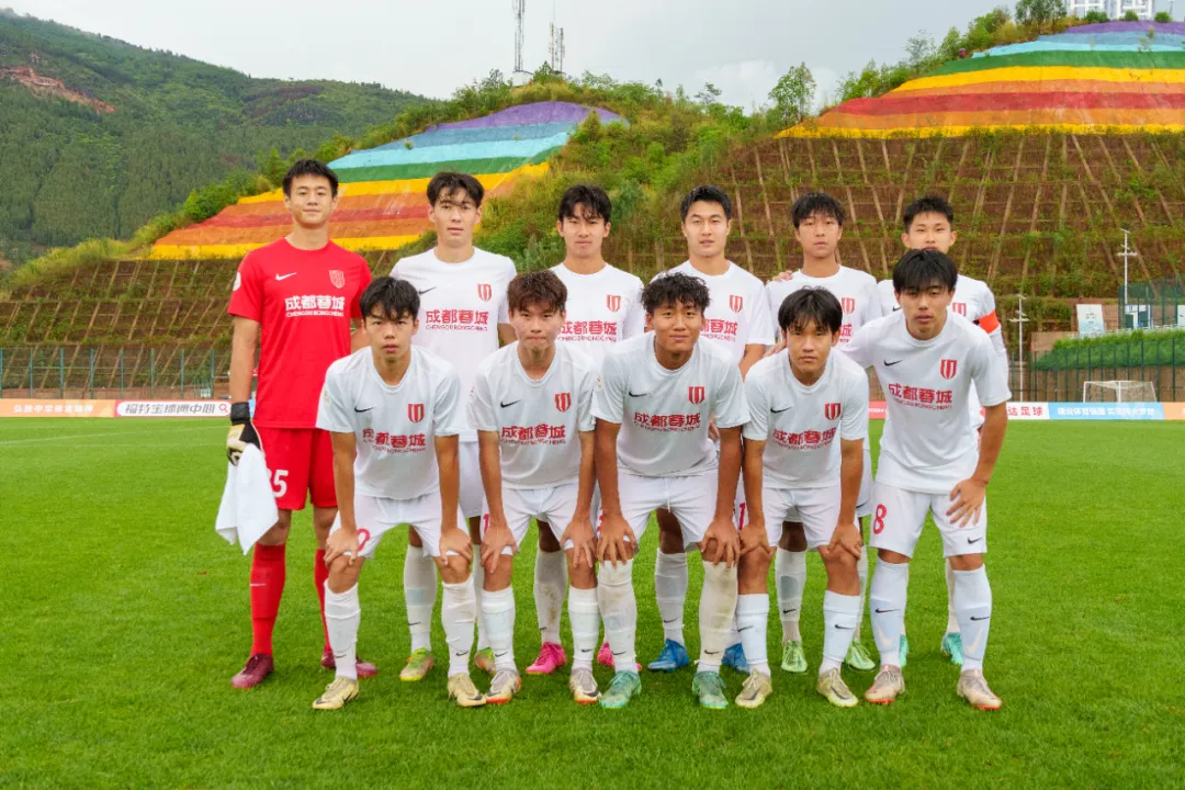 包含国内足球联赛升降级压力巨大，俱乐部团结备战的词条