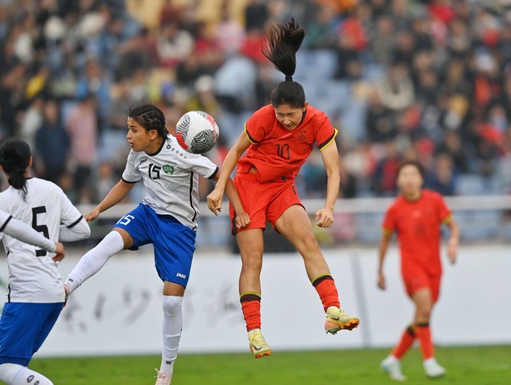 国内女足球员再度投入比赛，力求取胜的简单介绍